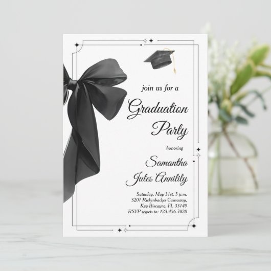 Modern Trendy Black Bow Graduation Party 招待状 (スタンド正面)