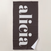 Modern Typography Personalized Name Brown White ビーチタオル (正面)