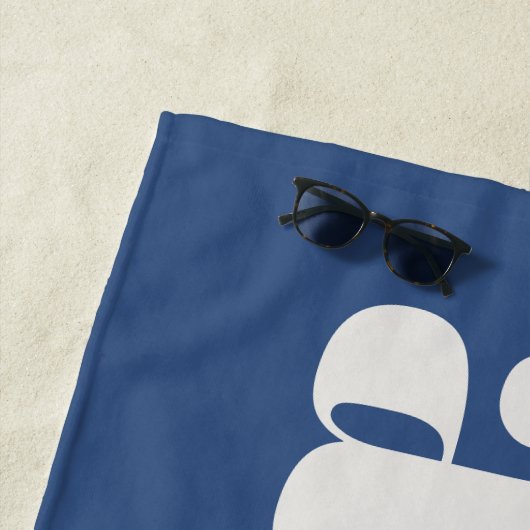 Modern Typography Personalized Name Summer Blue ビーチタオル (インサイチュ)