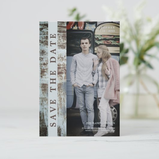 Modern Urban Grunge Romantic Engaged Couple (スタンド正面)