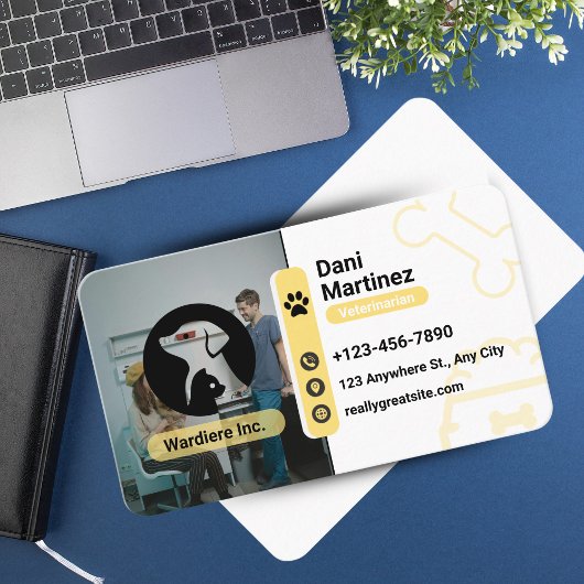 Modern Vet Clinic Business Card – White & Yellow  名刺