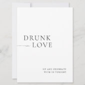 Modern White Drunk in Love Wedding Bar Sign 招待状 (正面)