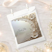 Modern White Flowers Pearls Favor Bag フェイバーバッグ (クリップ留めされた状態)