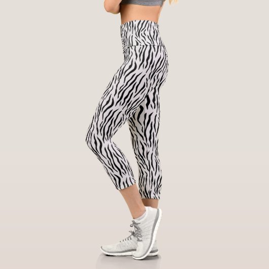 Modern Wild White Tiger Pattern Leggings カプリレギンス (左)