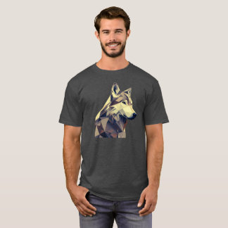 Modern Wilderness: Abstract Geometric Wolf Design Tシャツ