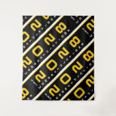 Modern Yellow Black White Step & Repeat Graduation タペストリー (正面)