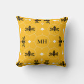 Modern Yellow Elegant Black Bee Pattern Monogram クッション (正面)