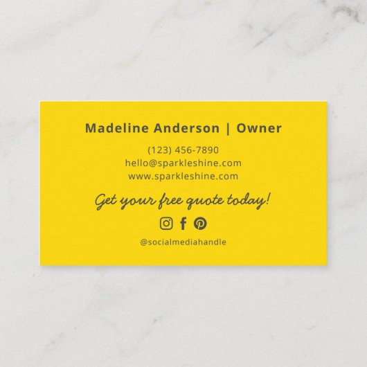 Modern Yellow Housekeeper Maid Cleaning Service  名刺 (裏面)