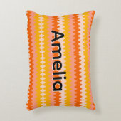 Modern Yellow, Orange & White Zig Zag Pattern アクセントクッション (正面(垂直))