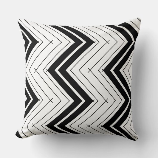 Modern zig zag black and white pattern クッション (正面)