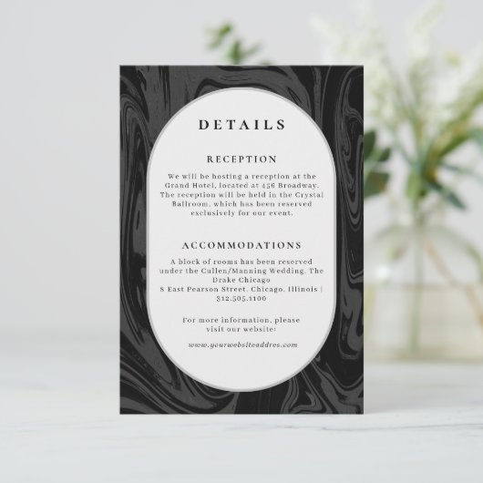 Moderne schwarze Marmor-Hochzeitsinformationen エンクロージャーカード (スタンド正面)