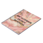 Modernes rosa silbernes Marmormuster und Typografi ノートブック (左側)