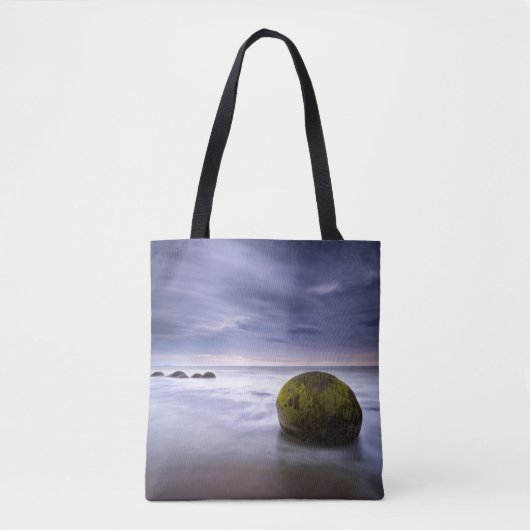 Moerakiの大きい石の日の出の海景 トートバッグ (正面)