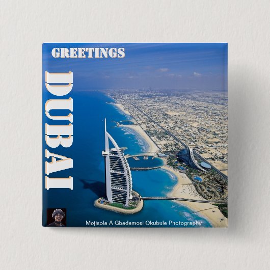 MOJISOLA A GBADAMOSIによるドバイからの挨拶 缶バッジ (正面)