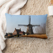 Molens in Nederlands landschap. ランバークッション (ブランケット)