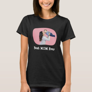MOM最高の横向きの家族写真をアップロードする Tシャツ