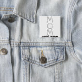 MOM – 価値のある衣服 缶バッジ (インサイチュ)