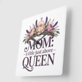 Mom A Title Just Above Queen スクエア壁時計 (傾斜)