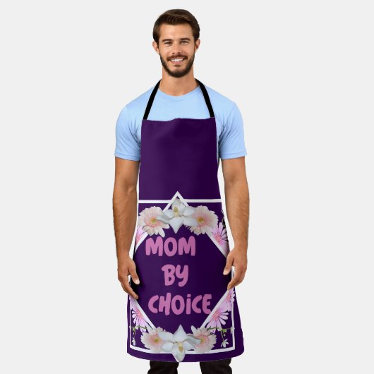 Mom By Choice Adoptive Mom エプロン (着用した状態)