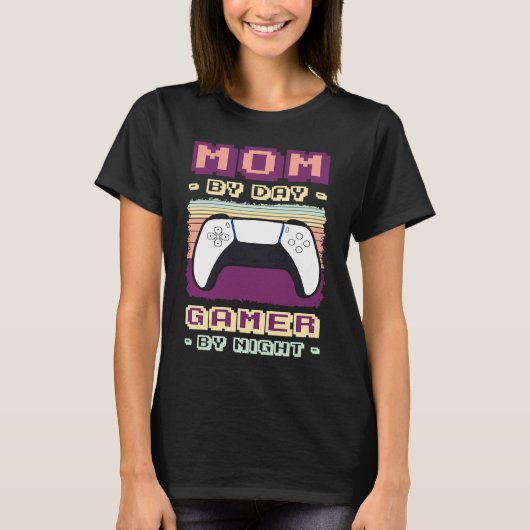 Mom By Day Gamer By Night Online Gaming Games Cont Tシャツ (正面)