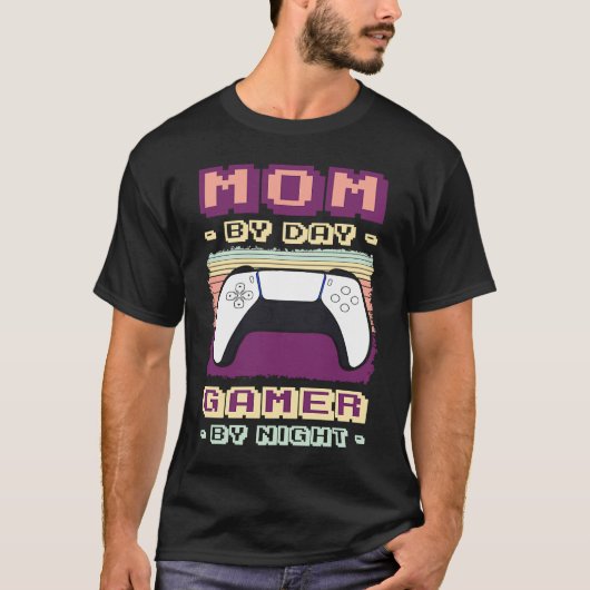 Mom By Day Gamer By Night Online Gaming Games Cont Tシャツ (正面)