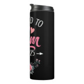 Mom Est 2025母親の日に初めて昇格 タンブラー (回転右)