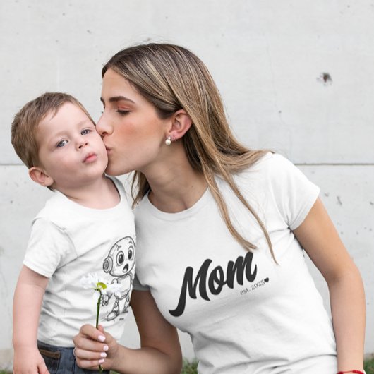 Mom Est. Black Script Heart | Custom Tシャツ