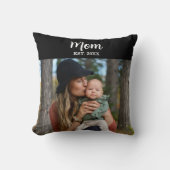 Mom Est. Script Photo Throw Pillow クッション (正面)