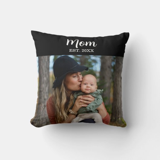 Mom Est. Script Photo Throw Pillow クッション (正面)
