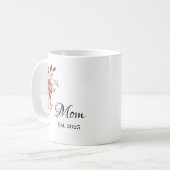 Mom Est. Year – New Mom Milestone Gift コーヒーマグカップ (正面左)