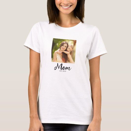 Mom Established スクリプト写真 Tシャツ (正面)