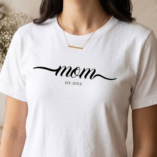 Mom Established スクリプト ブラック 年 ママ  Tシャツ