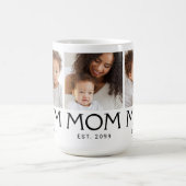 Mom Established タイポグラフィ 3 枚の写真 コーヒーマグカップ (中央)