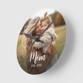 Mom Established ホワイトスクリプト写真 ラウンド壁時計 (傾斜)
