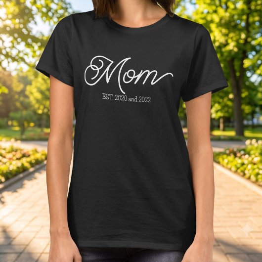 Mom Established ホワイトスクリプト Tシャツ