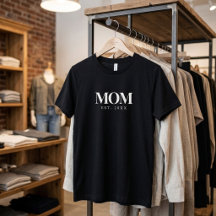 Mom Established 新しいママへのギフト ホワイトタイポグラフィ