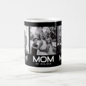 Mom Established 黒 3 写真 コーヒーマグカップ (中央)