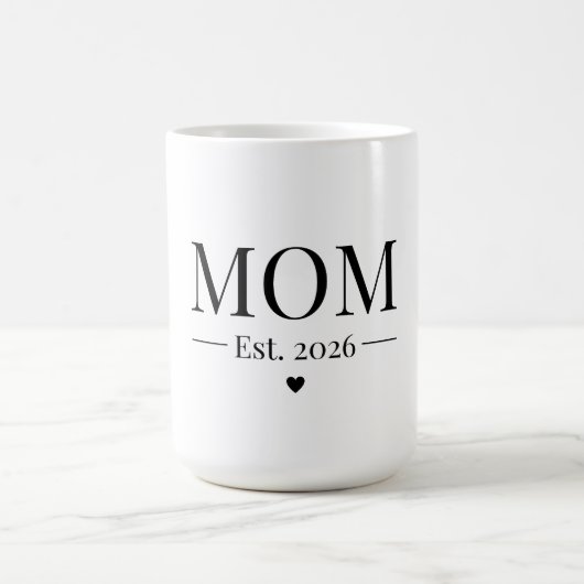 Mom Established 2026 コーヒーマグカップ (中央)