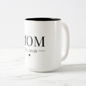 Mom Established 2026 ツートーンマグカップ (正面右)