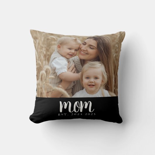 Mom Established Black Modern Script Photo クッション (正面)