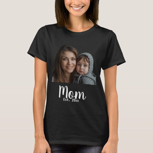 Mom Established Black Modern Script Tシャツ (正面)