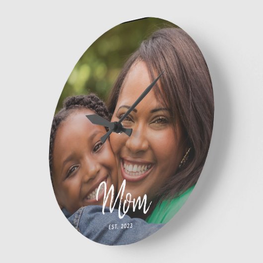 Mom Established Black White Script Photo ラージ壁時計 (傾斜)