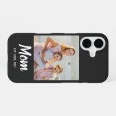 Mom Established Date フォトスクリプト iPhone 16ケース (裏面横)