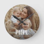 Mom Established Modern Minimal Script Photo ラウンド壁時計 (正面)
