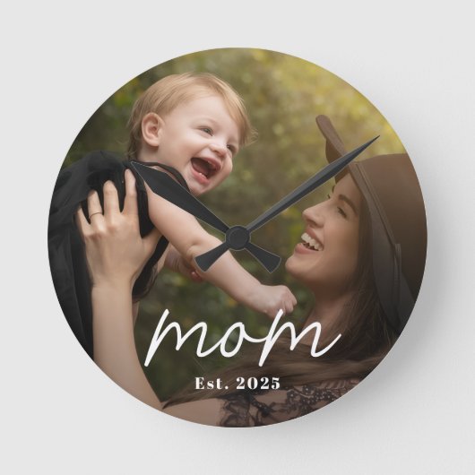 Mom Established Modern White Script Photo ラウンド壁時計 (正面)