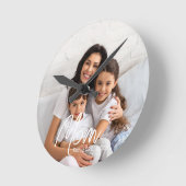 Mom Established Modern White Script Photo  ラウンド壁時計 (傾斜)