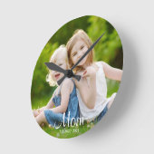 Mom Established Modern White Script Photo ラウンド壁時計 (傾斜)