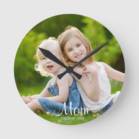 Mom Established Modern White Script Photo ラウンド壁時計 (正面)