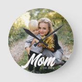 Mom Established Modern White Script Photo ラウンド壁時計 (正面)