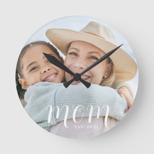Mom Established Modern White Script Photo ラウンド壁時計 (正面)